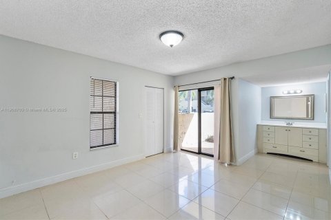 Copropriété à louer à Miami, Floride: 3 chambres, 102.38 m2 № 1964956 - photo 5