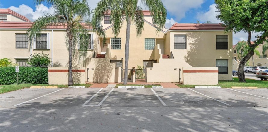 Condo à Miami, Floride, 3 chambres  № 1964956