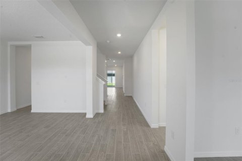 Casa en venta en Land O' Lakes, Florida, 5 dormitorios, 329.8 m2 № 2152392 - foto 7