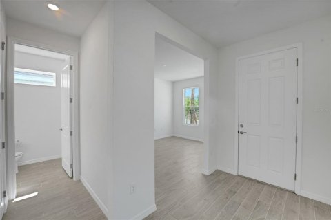 Casa en venta en Land O' Lakes, Florida, 5 dormitorios, 329.8 m2 № 2152392 - foto 12