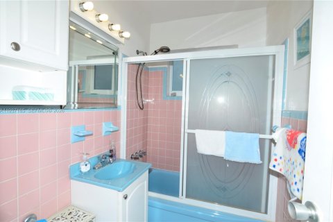 Condominio en alquiler en Miami Beach, Florida, 39.02 m2 № 1996653 - foto 13