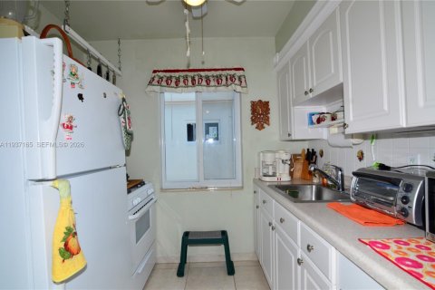 Condominio en alquiler en Miami Beach, Florida, 39.02 m2 № 1996653 - foto 7