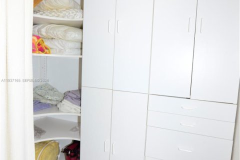 Condominio en alquiler en Miami Beach, Florida, 39.02 m2 № 1996653 - foto 15