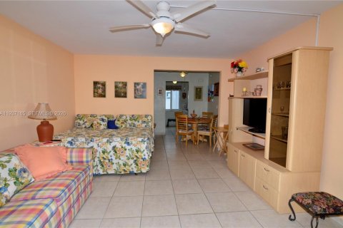 Condominio en alquiler en Miami Beach, Florida, 39.02 m2 № 1996653 - foto 10