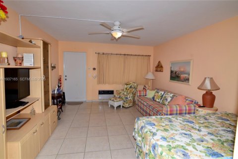 Condominio en alquiler en Miami Beach, Florida, 39.02 m2 № 1996653 - foto 11