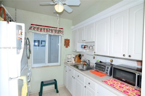 Condominio en alquiler en Miami Beach, Florida, 39.02 m2 № 1996653 - foto 5