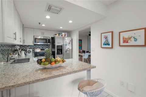 Купить кондоминиум в Норт-Майами-Бич, Флорида 2 спальни, 112.69м2, № 1994347 - фото 14