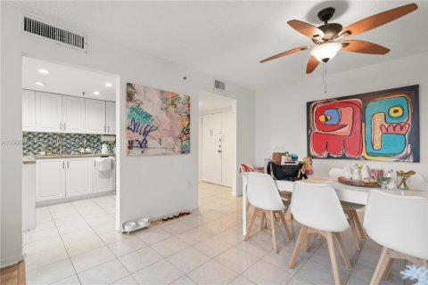 Купить кондоминиум в Норт-Майами-Бич, Флорида 2 спальни, 112.69м2, № 1994347 - фото 2