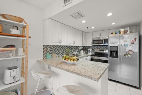 Купить кондоминиум в Норт-Майами-Бич, Флорида 2 спальни, 112.69м2, № 1994347 - фото 13