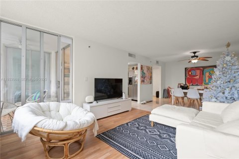 Купить кондоминиум в Норт-Майами-Бич, Флорида 2 спальни, 112.69м2, № 1994347 - фото 7