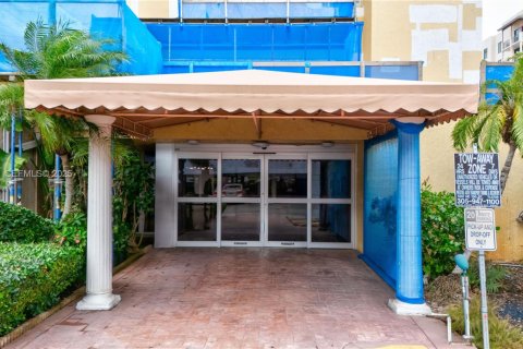 Купить кондоминиум в Норт-Майами-Бич, Флорида 2 спальни, 112.69м2, № 1994347 - фото 24