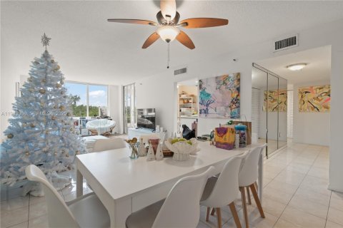 Купить кондоминиум в Норт-Майами-Бич, Флорида 2 спальни, 112.69м2, № 1994347 - фото 3