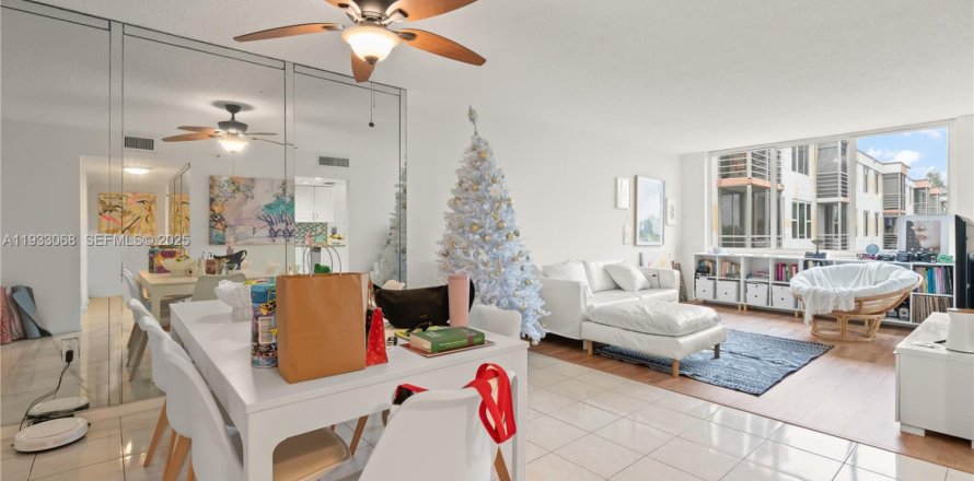 Кондоминиум с 2 спальнями в Норт-Майами-Бич, Флорида № 1994347