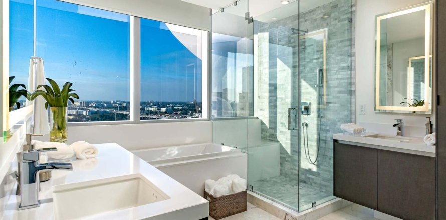 Apartment in PARAMOUNT WORLD CENTER in Miami, Florida 2 bedrooms, 151 sq.m. № 26569