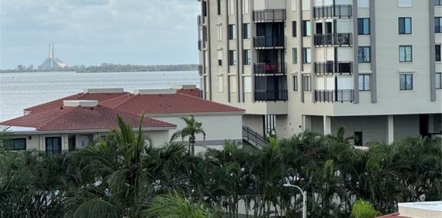 Condominio en Tierra Verde, Florida, 2 dormitorios № 1821201