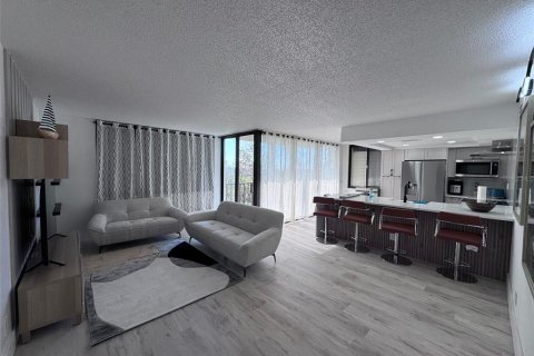 Condo in Tierra Verde, Florida, 2 bedrooms  № 1821201 - photo 3