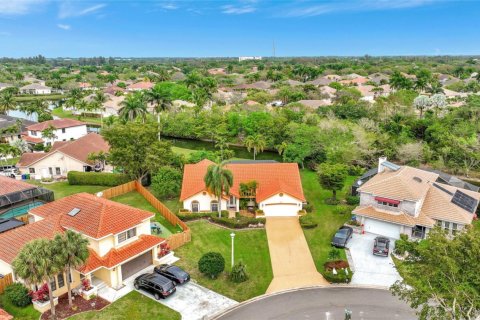 House in Coral Springs, Florida 4 bedrooms, 240.8 sq.m. № 1054668 - photo 1