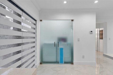 Casa en venta en Hialeah, Florida, 6 dormitorios, 86.96 m2 № 1844216 - foto 15