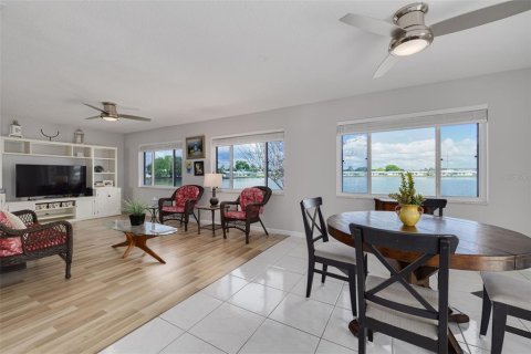 Villa ou maison à vendre à Pinellas Park, Floride: 2 chambres, 153.01 m2 № 2208688 - photo 6