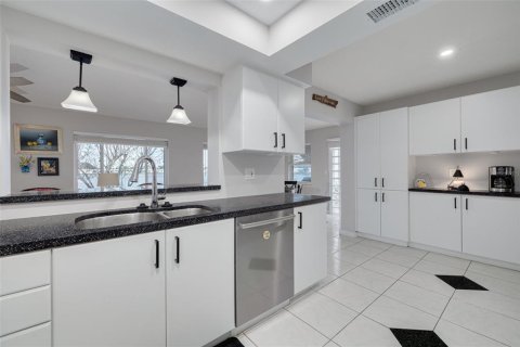 Villa ou maison à vendre à Pinellas Park, Floride: 2 chambres, 153.01 m2 № 2208688 - photo 22