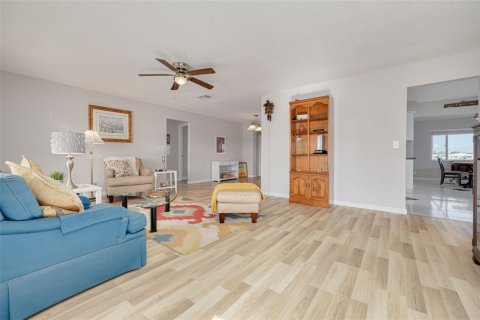 Villa ou maison à vendre à Pinellas Park, Floride: 2 chambres, 153.01 m2 № 2208688 - photo 19