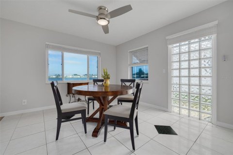 Villa ou maison à vendre à Pinellas Park, Floride: 2 chambres, 153.01 m2 № 2208688 - photo 14