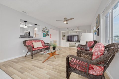 Villa ou maison à vendre à Pinellas Park, Floride: 2 chambres, 153.01 m2 № 2208688 - photo 15