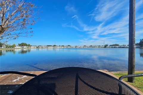 Villa ou maison à vendre à Pinellas Park, Floride: 2 chambres, 153.01 m2 № 2208688 - photo 10