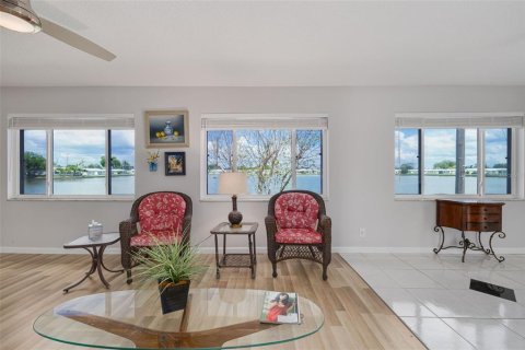 Villa ou maison à vendre à Pinellas Park, Floride: 2 chambres, 153.01 m2 № 2208688 - photo 7