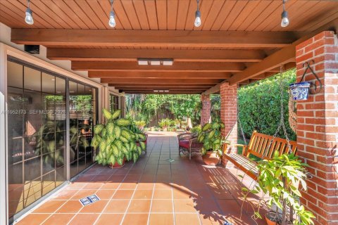 Casa en venta en Hialeah, Florida, 4 dormitorios, 152.17 m2 № 2006432 - foto 29
