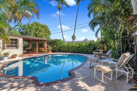 Casa en venta en Hialeah, Florida, 4 dormitorios, 152.17 m2 № 2006432 - foto 27