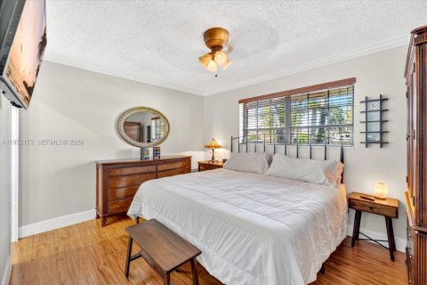 Casa en venta en Hialeah, Florida, 4 dormitorios, 152.17 m2 № 2006432 - foto 16