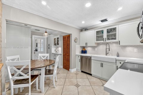 Casa en venta en Hialeah, Florida, 4 dormitorios, 152.17 m2 № 2006432 - foto 12