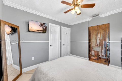 Casa en venta en Hialeah, Florida, 4 dormitorios, 152.17 m2 № 2006432 - foto 20