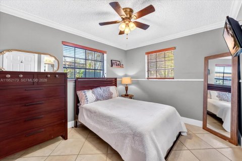 Casa en venta en Hialeah, Florida, 4 dormitorios, 152.17 m2 № 2006432 - foto 19