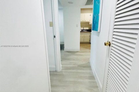 Copropriété à vendre à Miami Beach, Floride: 1 chambre, 62.71 m2 № 2017065 - photo 10