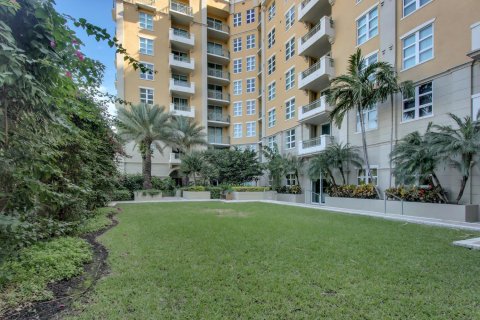 Condominio en alquiler en West Palm Beach, Florida, 2 dormitorios, 117.99 m2 № 1223577 - foto 1