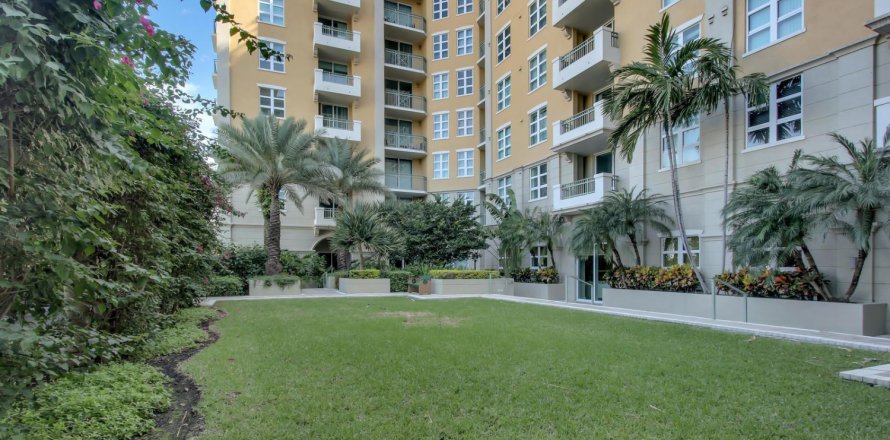 Condominio en West Palm Beach, Florida, 2 dormitorios № 1223577