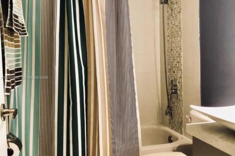 Copropriété à louer à Miami, Floride: 2 chambres, 83.61 m2 № 2024554 - photo 7