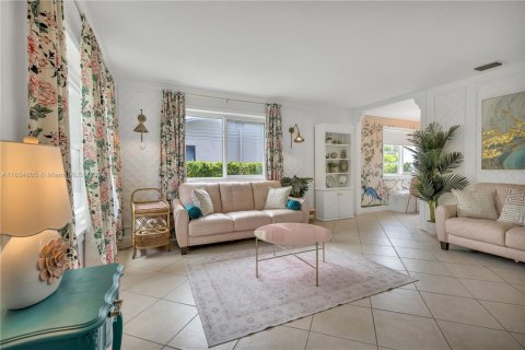 House in Hollywood, Florida 2 bedrooms, 80.82 sq.m. № 1865340 - photo 11
