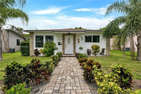 House in Hollywood, Florida 2 bedrooms, 80.82 sq.m. № 1865340 - photo 2