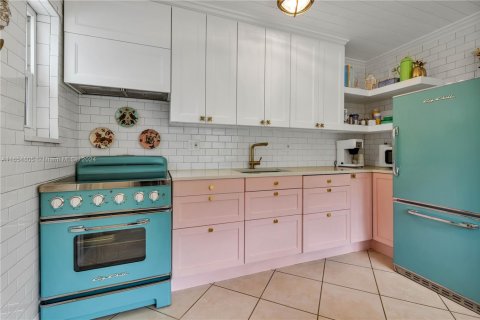 House in Hollywood, Florida 2 bedrooms, 80.82 sq.m. № 1865340 - photo 7