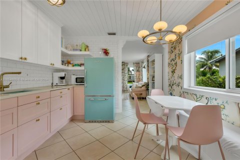 House in Hollywood, Florida 2 bedrooms, 80.82 sq.m. № 1865340 - photo 8