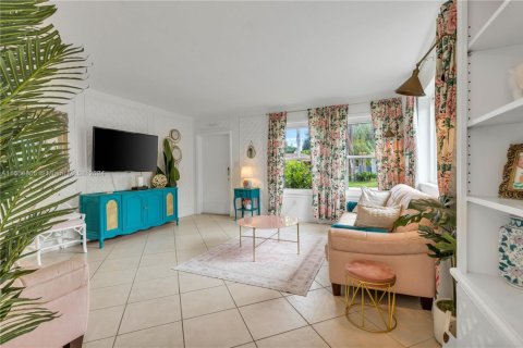 House in Hollywood, Florida 2 bedrooms, 80.82 sq.m. № 1865340 - photo 18