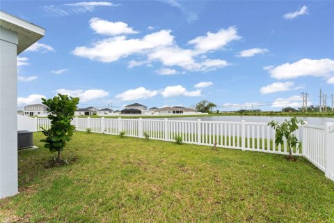 House in Parrish, Florida 3 bedrooms, 139.91 sq.m. № 1917688 - photo 30