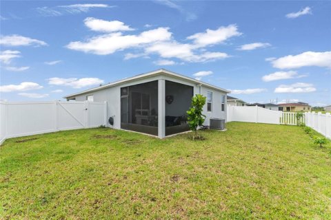 House in Parrish, Florida 3 bedrooms, 139.91 sq.m. № 1917688 - photo 29