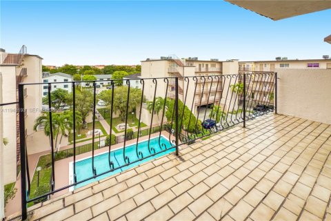 Condo in Hialeah, Florida, 2 bedrooms  № 2005055