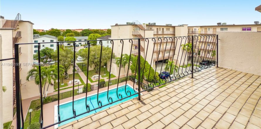 Condo in Hialeah, Florida, 2 bedrooms  № 2005055