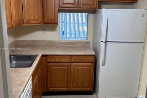 Condominio en alquiler en Tamarac, Florida, 1 dormitorio, 69.68 m2 № 1972276 - foto 3