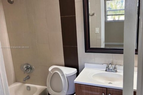 Condominio en alquiler en Tamarac, Florida, 1 dormitorio, 69.68 m2 № 1972276 - foto 9